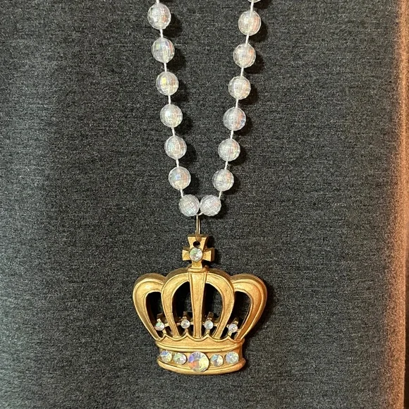 Mardi Gras Bead with Crown Pendant - Picture 4 of 6